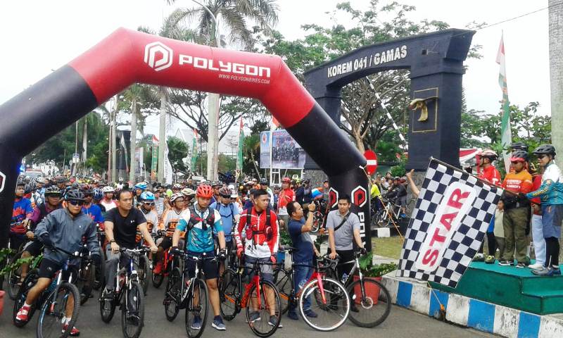 Fun Bike Korem 041/Gamas Peserta Membludak