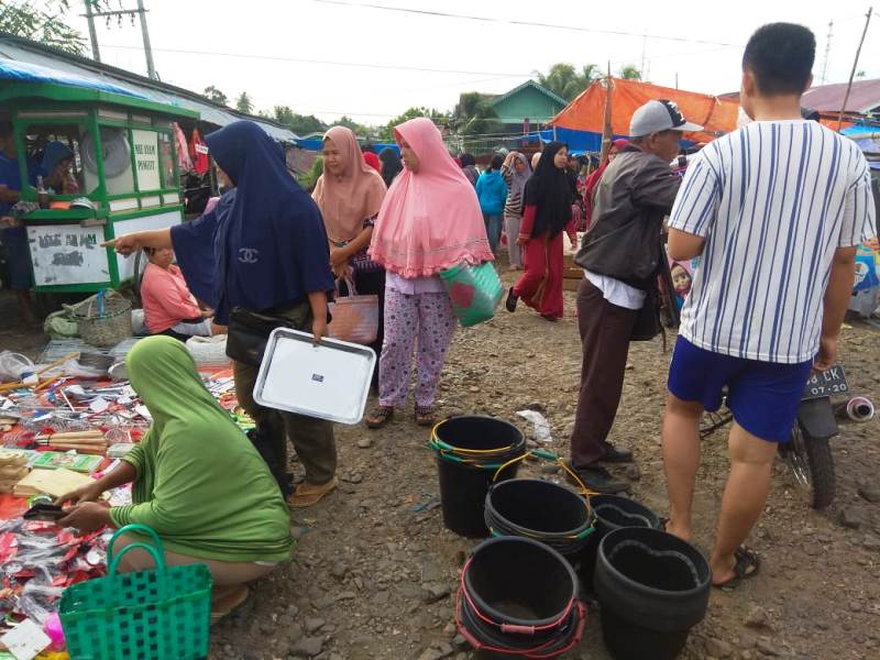 Pasar Sembayat Ramai, Pasar Tais Bertahan