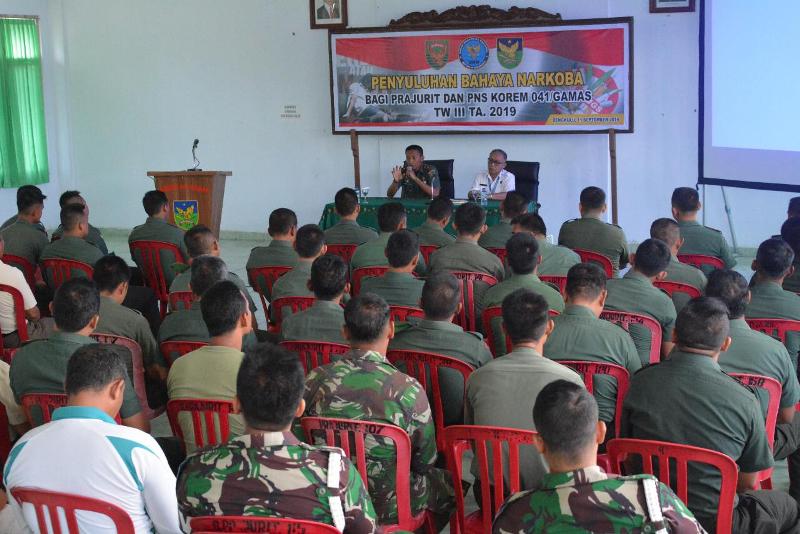 Gandeng BNN, Korem 041 Gamas Cek Urine , Sosialisasi Bahaya Narkoba