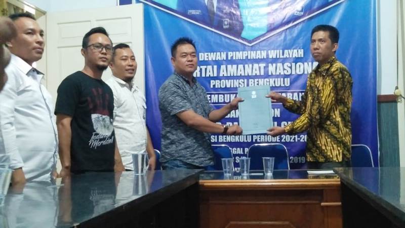 Rio Capella dan Agusrin   Ambil Formulir Cagub PAN