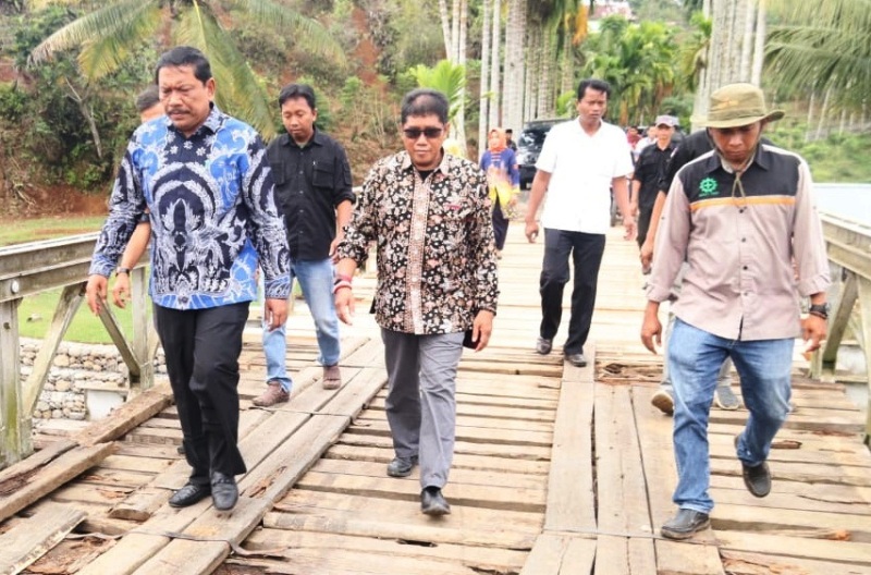 Bupati Mian Kungker ke Tanjung Putus Cek Jembatan