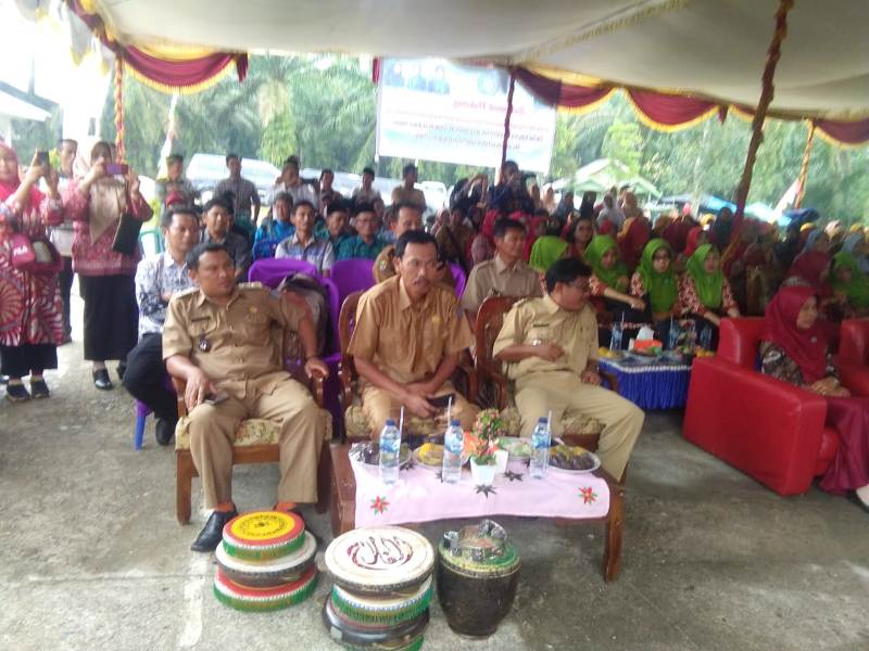 Ny.Eko Mian Disambut Hangat Warga Desa Dusun Raja Ketahun