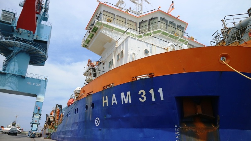 Kapal Besar Mulai  Bersandar di Pulau Baai