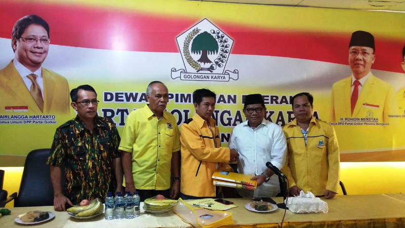 Kembalikan Formulir Cagub Golkar, Izda Optimis Diusung