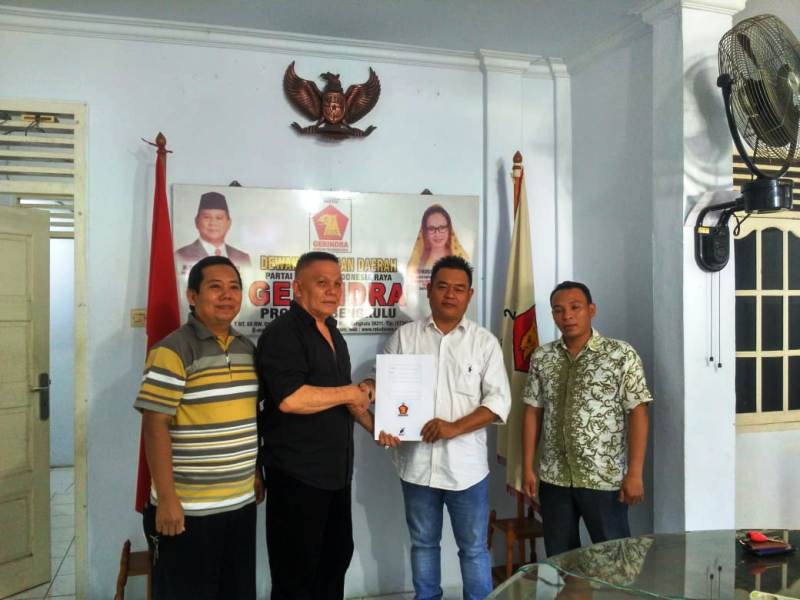 Imron ke PDIP, Agusrin Ambil Formulir Gerindra