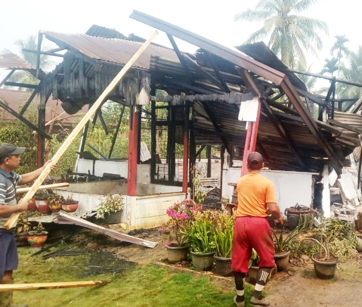 Rumah Warga Taba Tembilang Ludes Terbakar