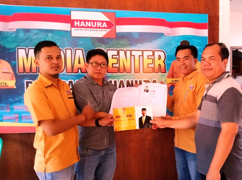 H.Imron Daftar ke Golkar, Bukan Berarti Menantang Rohidin