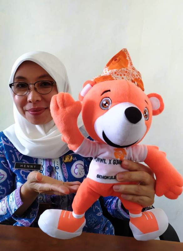 Boneka Maskot Porwil Sumatera ke X Menambah Riuh Suasana Jelang Pertandingan