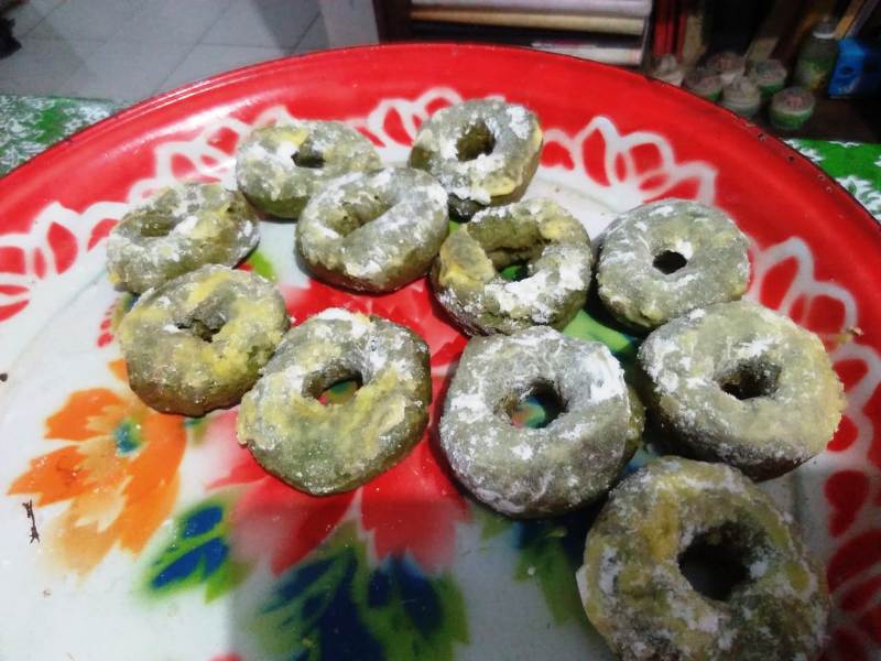 Emak-Emak Milenial Sulap Sayur Bayam jadi Donat