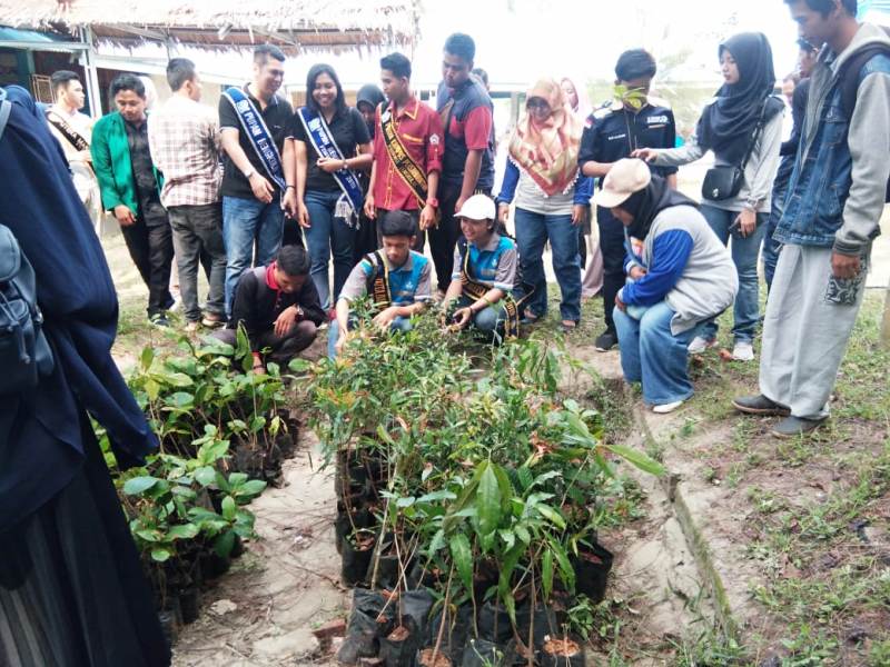 Peduli Lingkungan, GenBI Gelar Aksi Bersih-Bersih Pantai