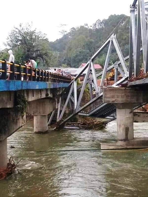 Hmm… Proyek Jembatan Rp 14,5 Miliar Ambruk