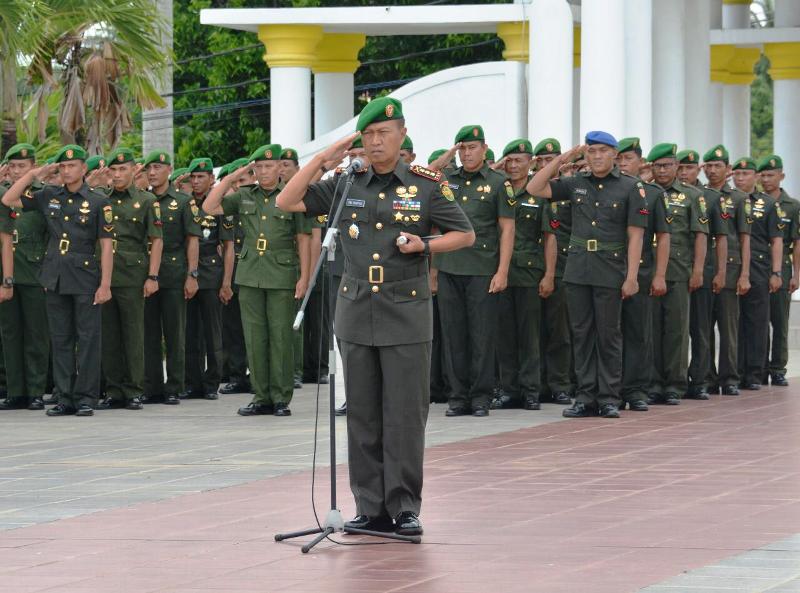 Danrem Tabur Bunga Ke Makam Pahlawan