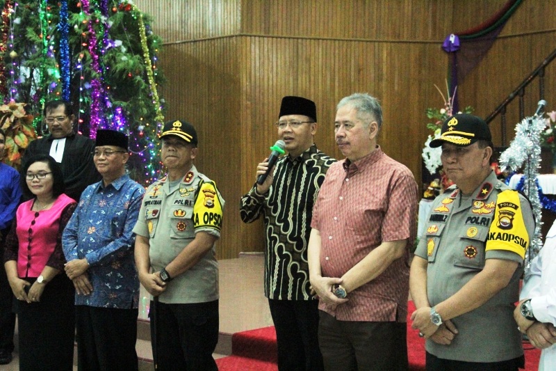 Gubernur Bersama Kapolda Kunjungi Sejumlah Gereja