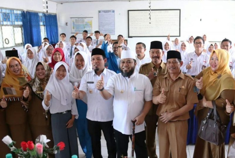 Helmi Ajarkan Siswa SMA Hafalkan Hadist