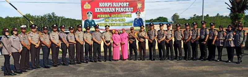 Hadiah Tahun Baru, 25 Personil Polres Benteng Naik Pangkat