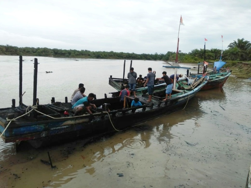 Tiga Kapal Nelayan Mukomuko Terbakar