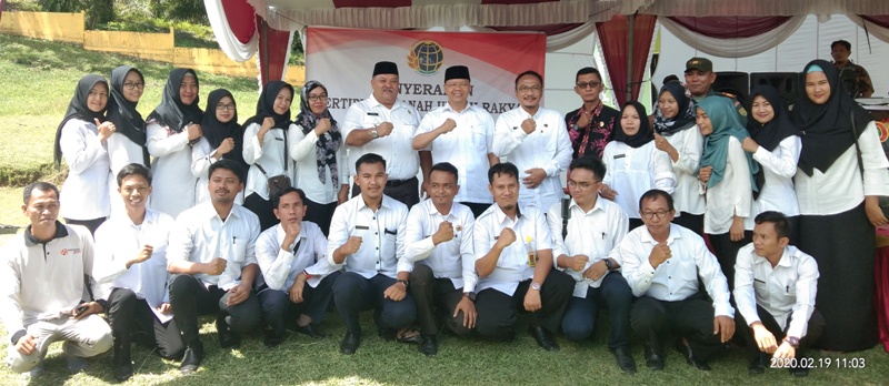 Gubernur Rohidin Serahkan 6.120 Program PTSL dan 988 Redistribusi Tanah