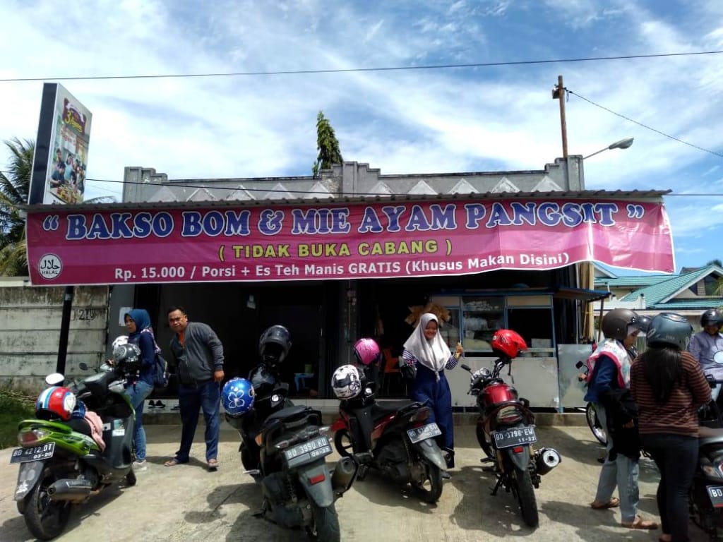 Viral di Kota Bengkulu, Bakso ‘’Bom’’ Bisa Dimakan