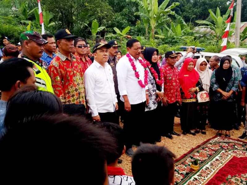 Bupati Mian Resmikan Pasar D4 Desa Bukit Harapan