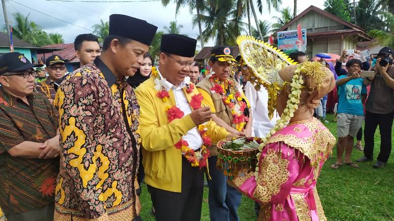 Dengar Keluhan Masyarakat Selagan Raya, Gubernur Rohidin  Berikan Solusi Langsung