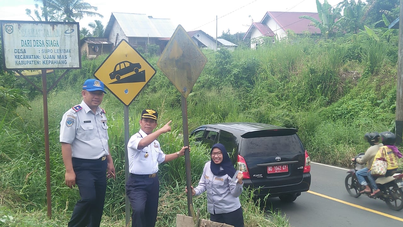 Banyak Rambu-Rambu Jalan Rusak