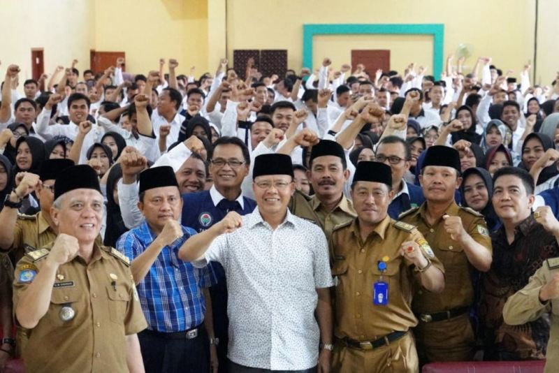 Baru di Era Gubernur Rohidin, Guru Honorer Dapat Gaji Tetap + Gaji 13 dan THR