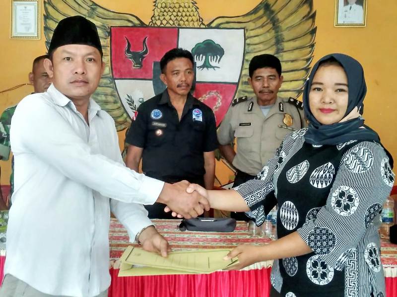 Camat Suryansyah Buka MDST Desa Datar Lebar