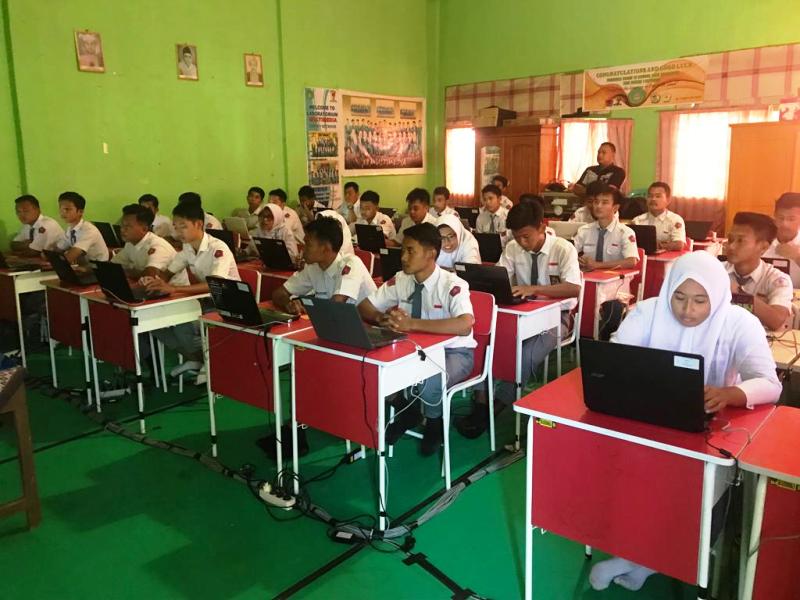 Tak Perlu Pinjam Laptop lagi, 71 Siswa SMAN 15 BU Siap UNBK