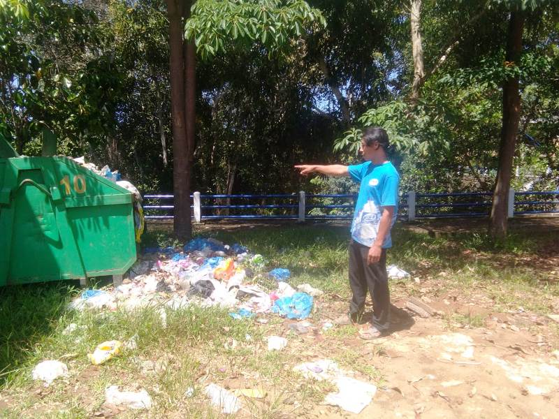 Sampah di Kontainer Danau Nibung Sampai Meluber dan Berbau Busuk