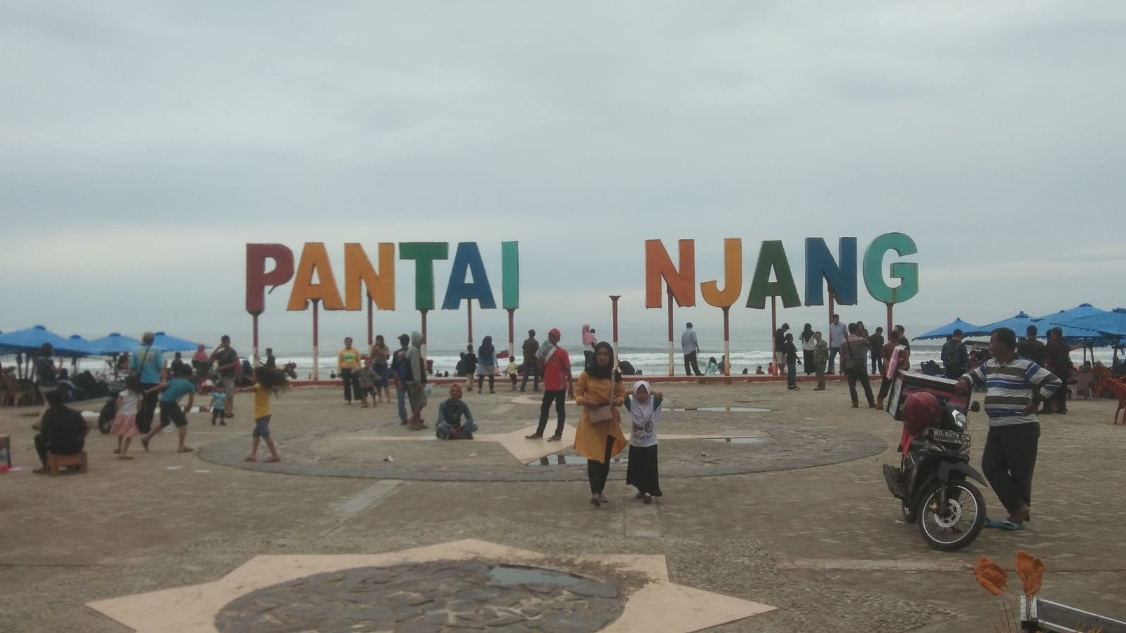 Pedagang Pantai Panjang Panik, Tulisan Pantai Panjang Roboh