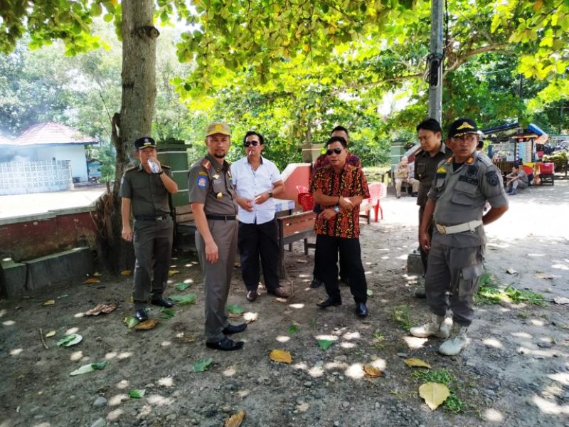 Pemkot Segera Robohkan Warem di Pantai Panjang