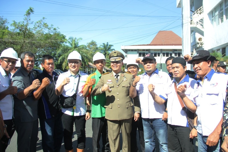 Gubernur Rohidin Ingatkan Perusahaan Penuhi Standar Keselamatan Pekerja