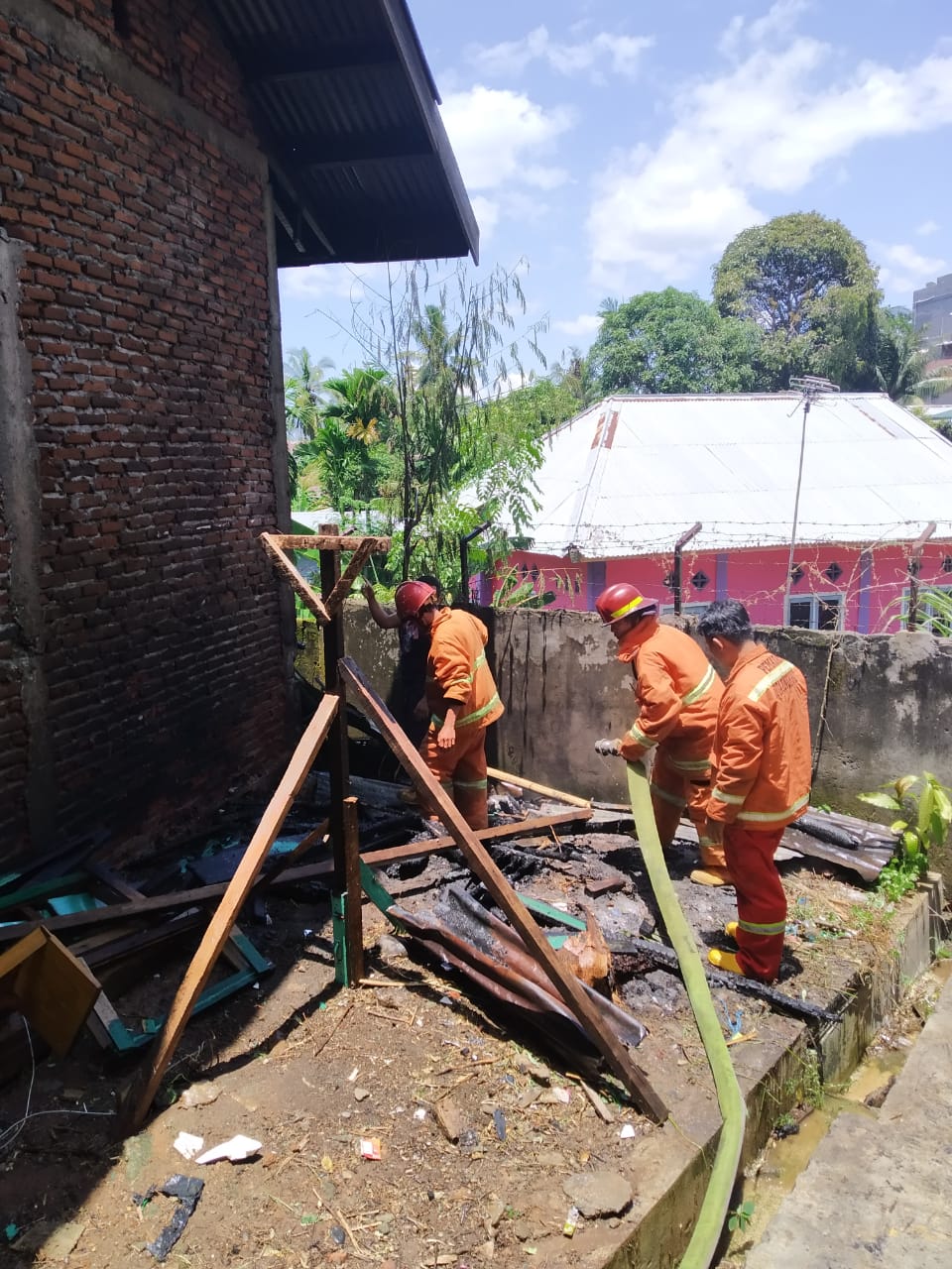 Bakar Sampah, Api Lahap Ruang Kelas