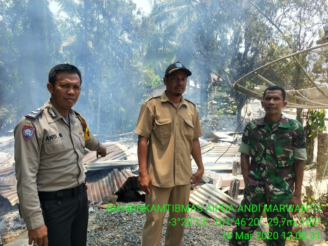 Ditinggal “Nyadap” Karet, Rumah Ludes Terbakar