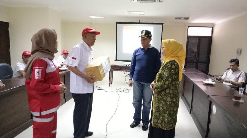 PMI Bengkulu Berikan Ribuan Masker Untuk Petugas Kesehatan