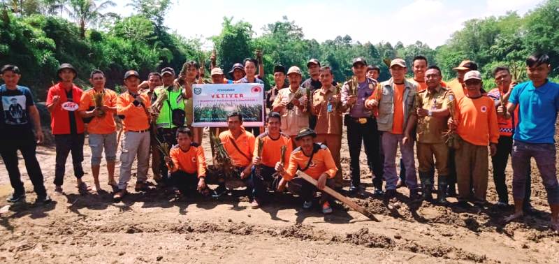 BPBD Fasilitasi Tanam Rumput Vetiver