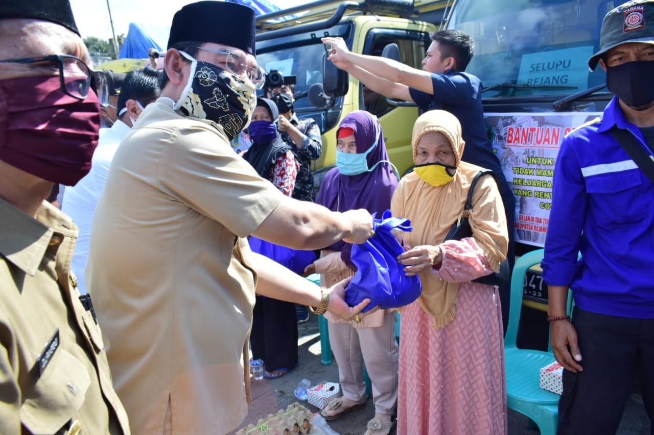 Pemkab RL Kembali Salurkan Bantuan