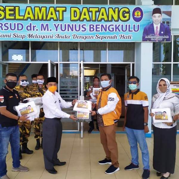 Bersama Hanura, Usin Sumbang APD untuk Pejuang Medis