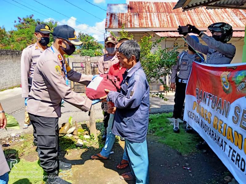 Polres Rejang Lebong Serahkan Bantuan