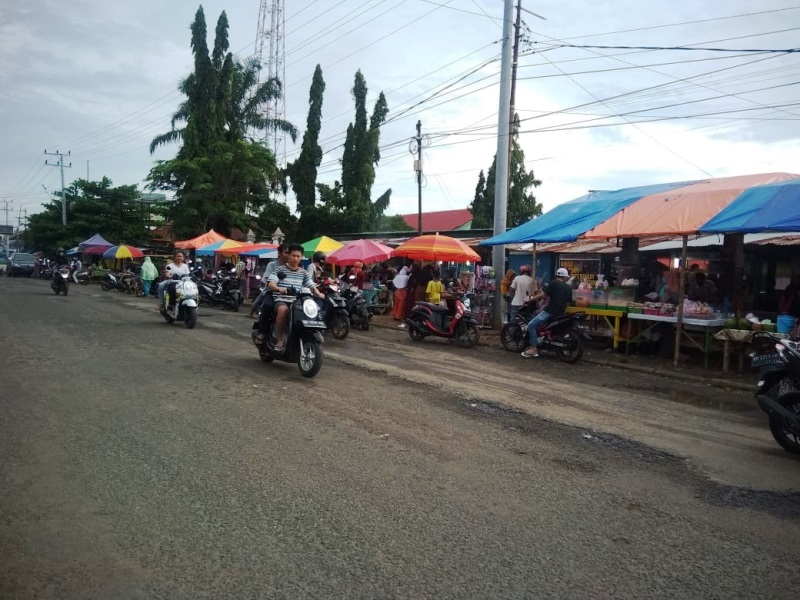 Sepi Pembeli, Pedagang Takjil Berharap Ada Pejabat Borong Dagangan