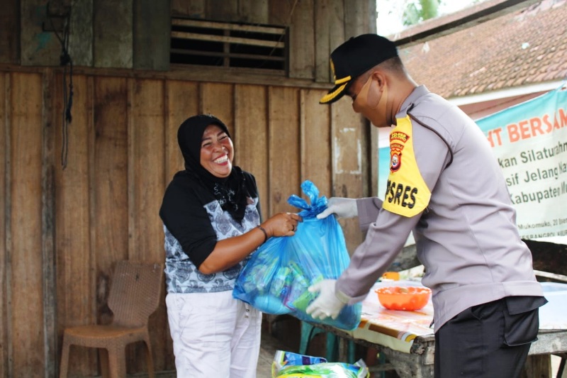 Bangkitnya Rasa Kemanusiaan di Balik Bencana Corona, Berlomba-lomba Membantu Warga