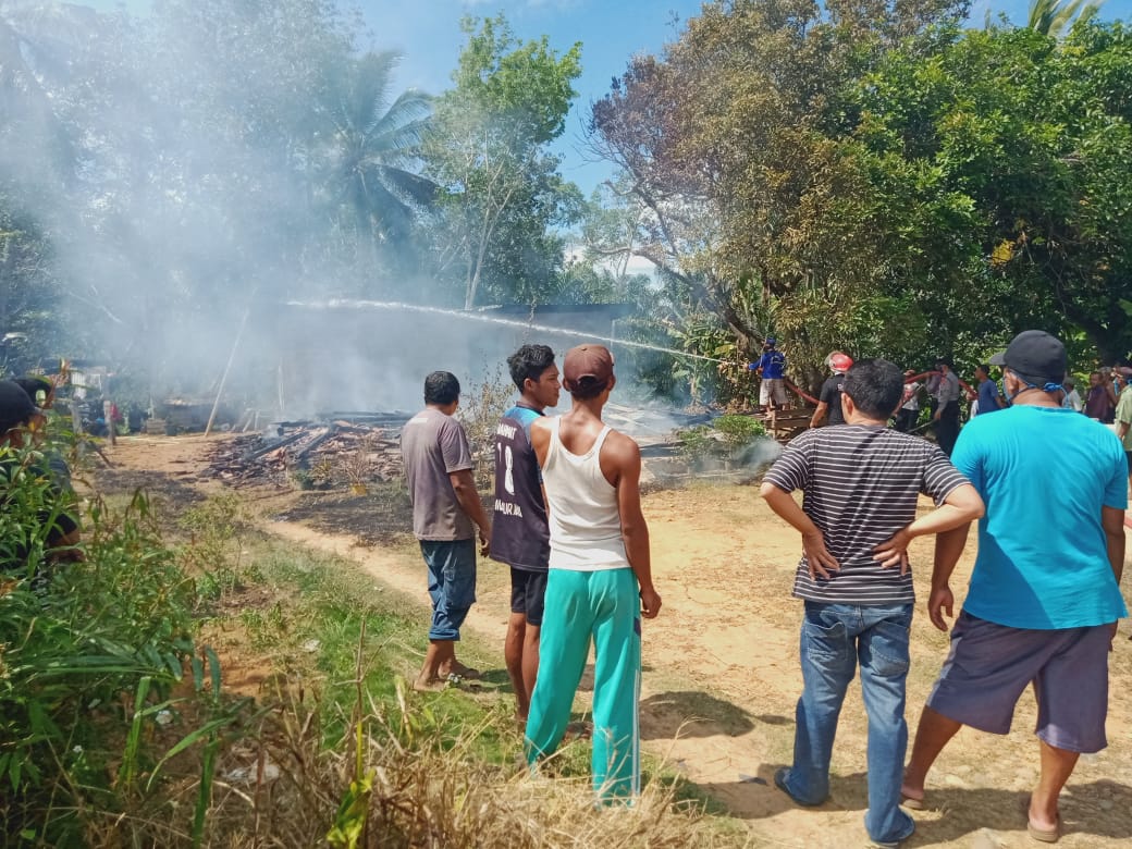 Rumah Tukul Ludes Terbakar, Rugi Ratusan Juta