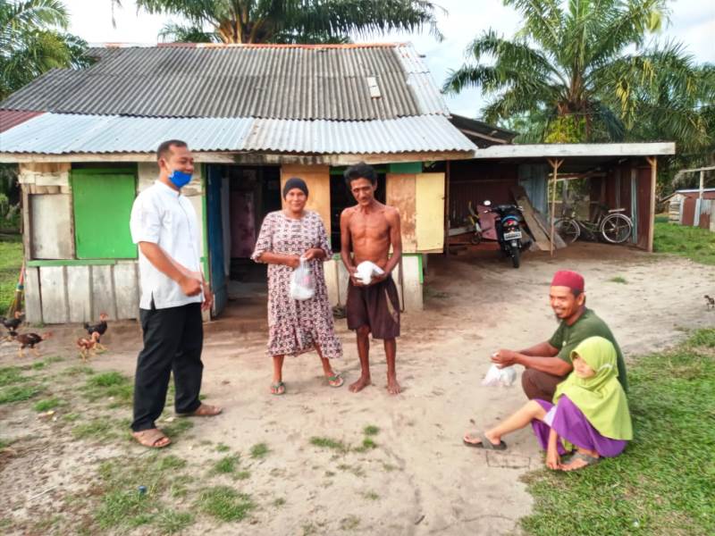 FPMP Berbagi 100 Porsi Nasi Bungkus