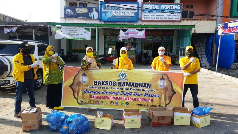 Golkar Bengkulu Lanjutkan Bagi Masker dan Takjil Gratis