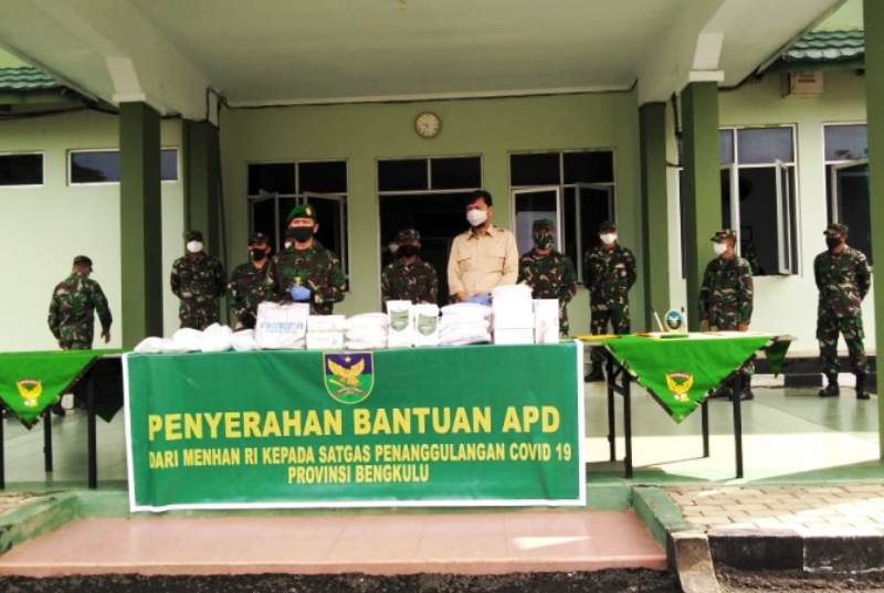 Korem 041/Gamas Salurkan Bantuan APD dari Kemenhan RI