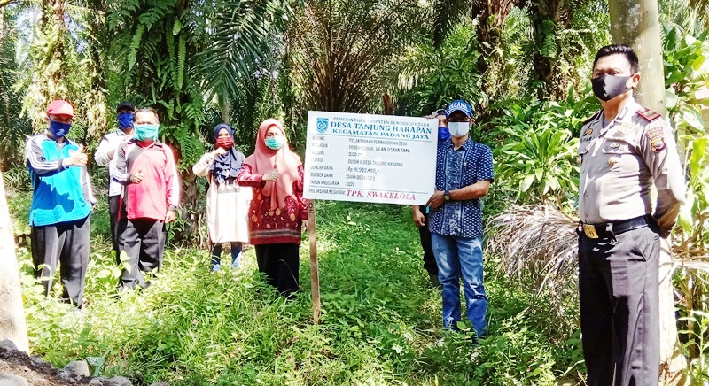 Tanjung Harapan Mulai Bangun Plat Deker dan Rabat Beton