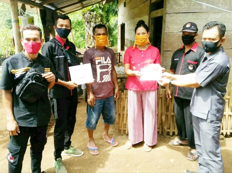 Honor Kades dan Perangkat Desa Sekiau Talangi BLT DD