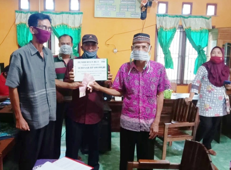 Desa Talang Pasak Salurkan BLT 36 KK Penerima