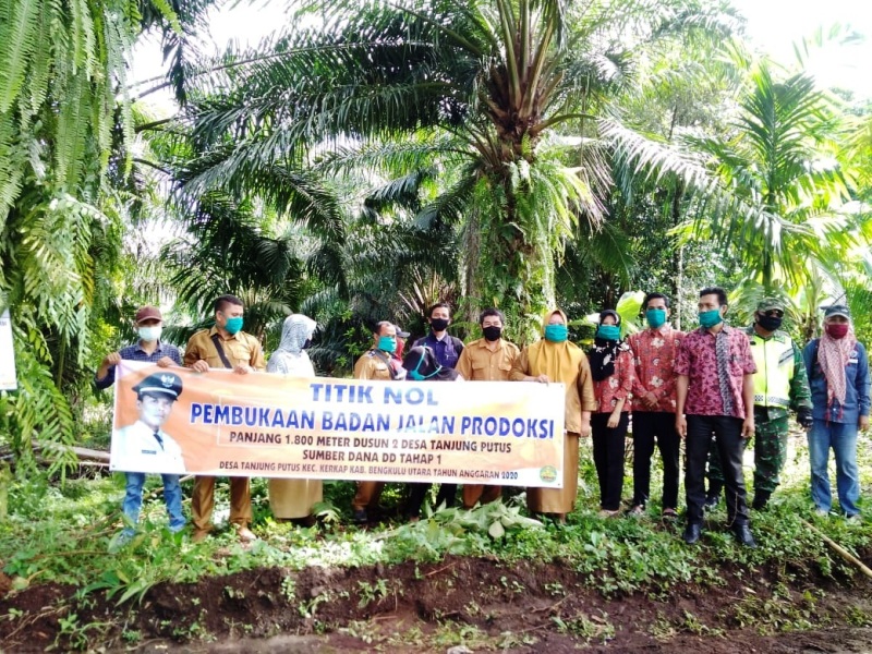 Tanjung Putus Buka Badan Jalan Produksi