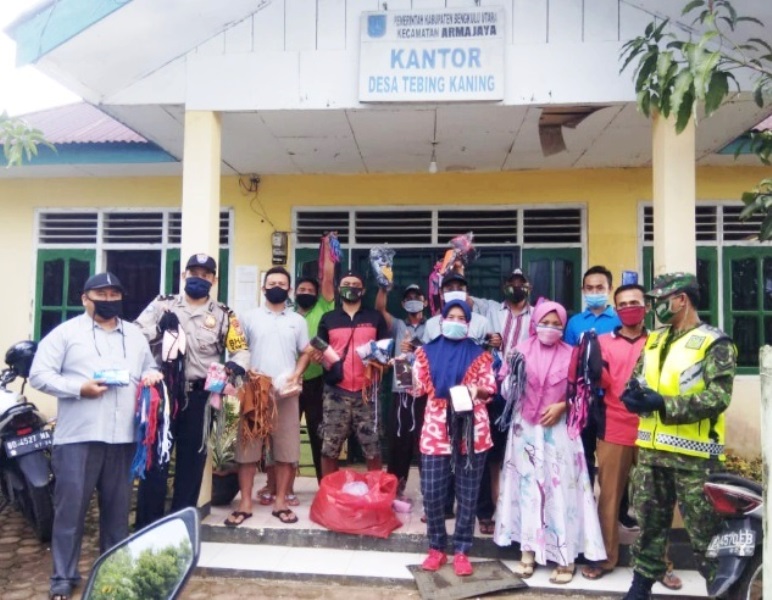 Cegah Covid-19, Tebing Kaning Bagikan Ribuan Masker Gratis